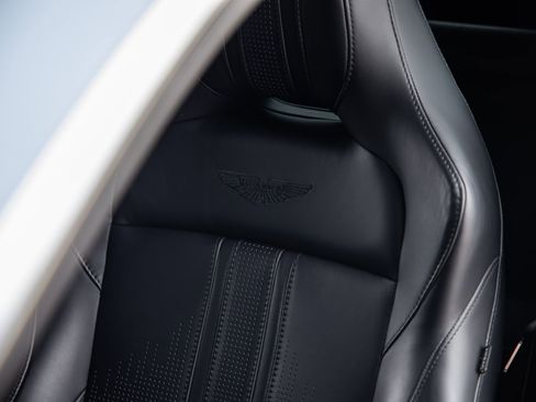 Used 2022 Aston Martin V8 Vantage Coupe RWD image 32