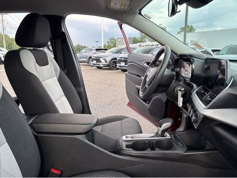 Used 2024 Chevrolet Trax LS w/ LS Convenience Package FWD image 16