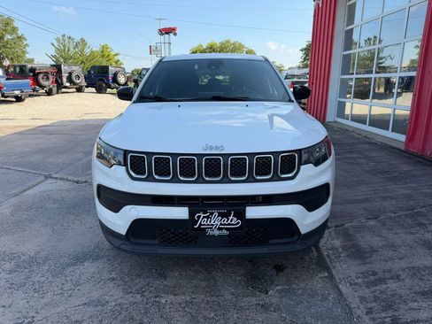 Used 2023 Jeep Compass Sport AWD/4WD image 3