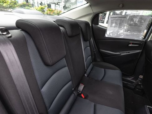 Used 2019 Toyota Yaris L FWD image 31