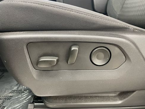 Certified 2024 Chevrolet Silverado 1500 LT AWD/4WD image 10