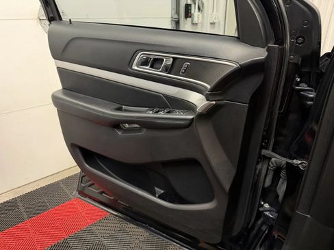Used 2017 Ford Explorer XLT AWD/4WD image 24