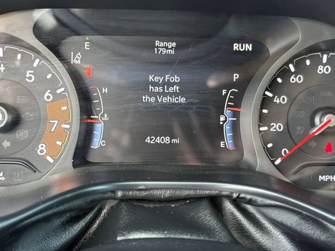 Used 2025 Jeep Compass Trailhawk AWD/4WD image 39