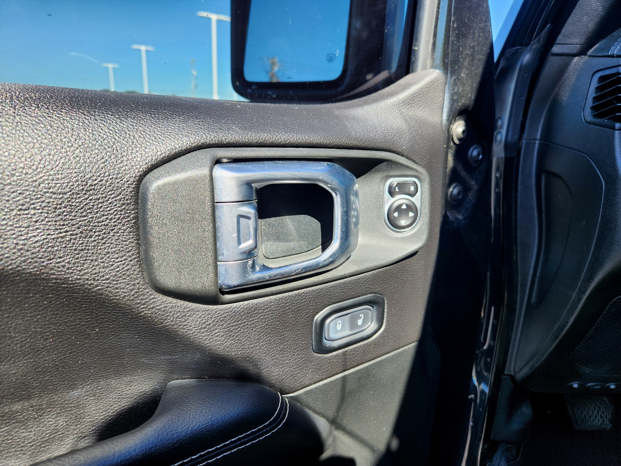 Used 2019 Jeep Wrangler Unlimited Sahara AWD/4WD image 21
