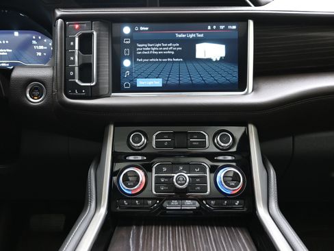 Used 2022 GMC Yukon XL Denali image 17