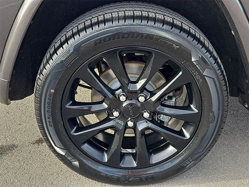 Used 2017 Jeep Grand Cherokee Altitude image 7