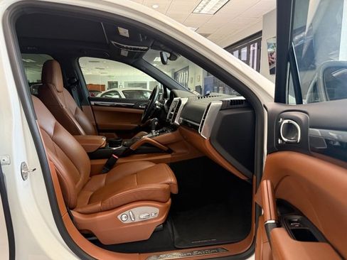 Used 2017 Porsche Cayenne AWD/4WD image 12