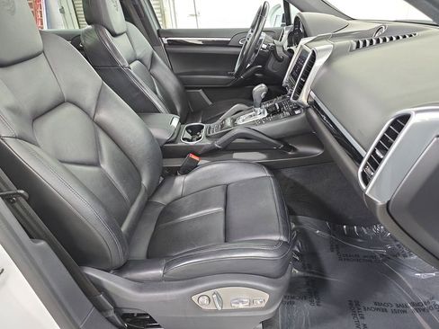 Used 2017 Porsche Cayenne S Platinum AWD/4WD image 27