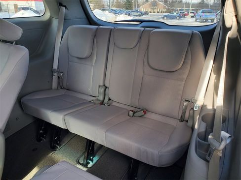 Used 2019 Kia Sedona LX image 28