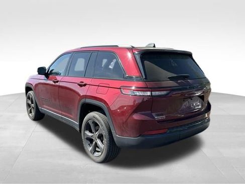 Used 2023 Jeep Grand Cherokee Altitude image 5