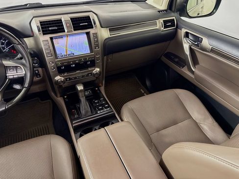 Used 2020 Lexus GX 460 Luxury w/ Accessory Package AWD/4WD image 30