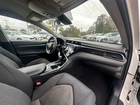Used 2019 Toyota Camry LE image 28