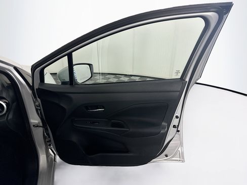 Used 2021 Nissan Versa SV image 30