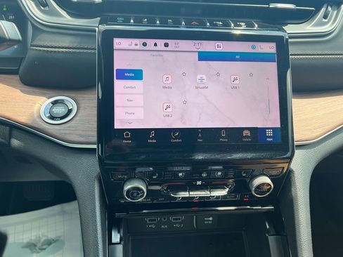 Used 2022 Jeep Grand Cherokee Summit w/ Advanced Protech Group IV image 19