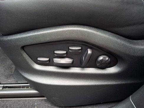 Certified 2025 Porsche Cayenne Turbo AWD/4WD image 17