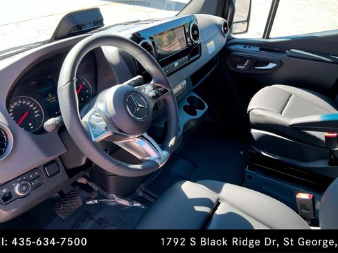 Used 2025 Mercedes-Benz Sprinter 2500 image 15
