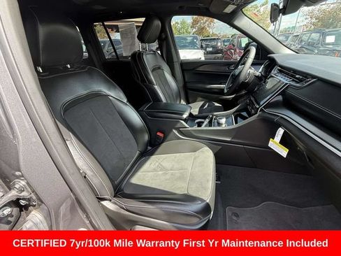 Certified 2025 Jeep Grand Cherokee Altitude AWD/4WD image 10