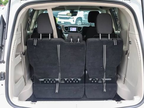 Used 2023 Chrysler Voyager LX FWD image 8