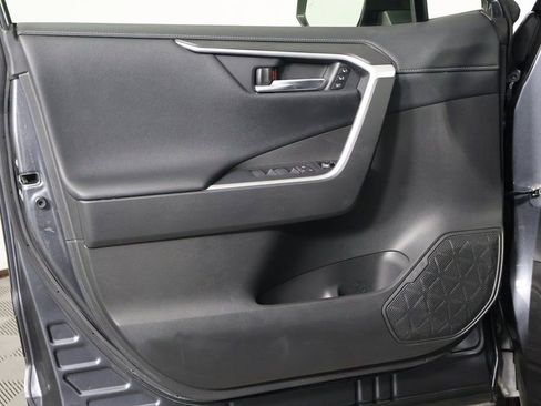 Used 2020 Toyota RAV4 Limited image 12