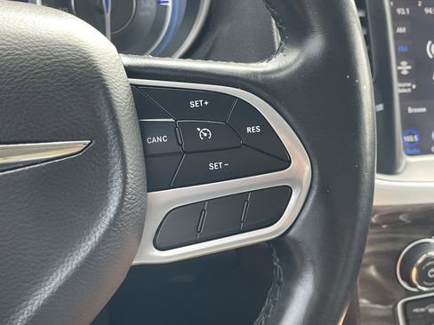 Used 2022 Chrysler 300 Touring L image 25