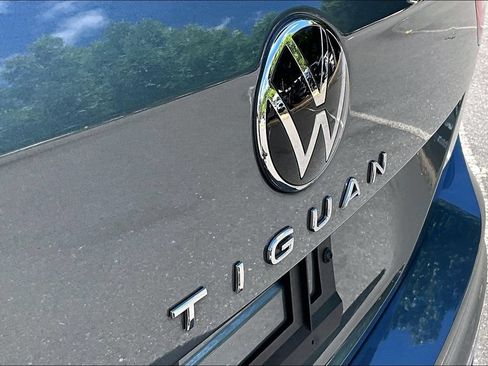 Used 2024 Volkswagen Tiguan SE FWD image 23