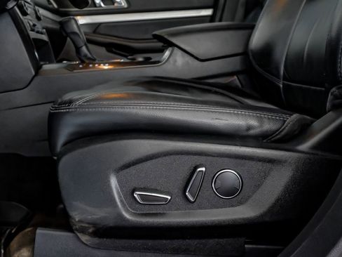 Used 2017 Ford Explorer XLT w/ Equipment Group 202A image 30