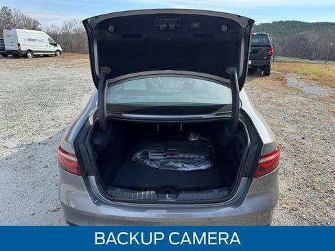 Used 2021 Jaguar XF R-Dynamic SE image 7