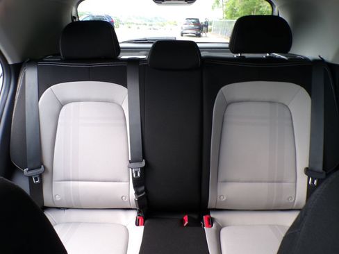 Used 2025 Hyundai Venue SEL FWD image 19