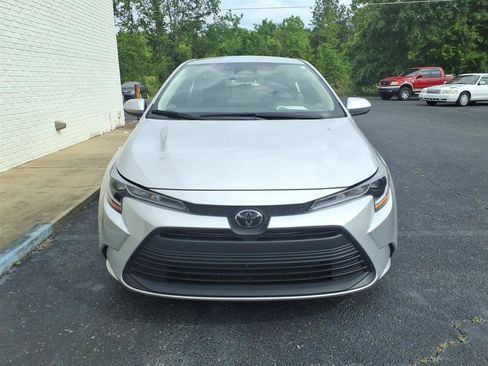 Used 2025 Toyota Corolla LE FWD image 2