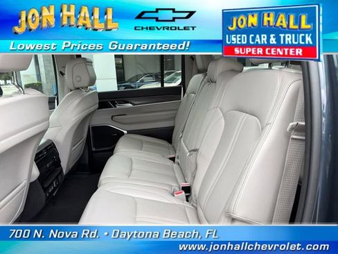 Used 2023 Jeep Wagoneer Series II w/ Premium Group I AWD/4WD image 24