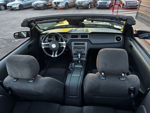 Used 2014 Ford Mustang Convertible image 29