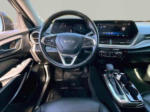 Used 2025 Chevrolet Trax ACTIV FWD image 8