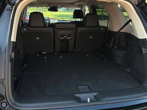 Used 2025 Honda Pilot Touring image 32