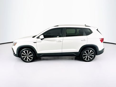 Used 2024 Volkswagen Taos SE FWD image 4