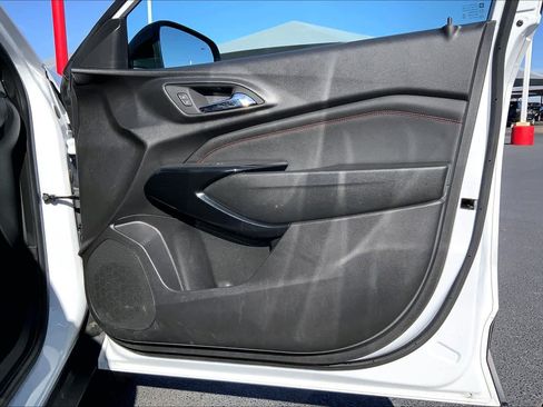 Used 2025 Chevrolet Trax RS w/ Sunroof Package image 23