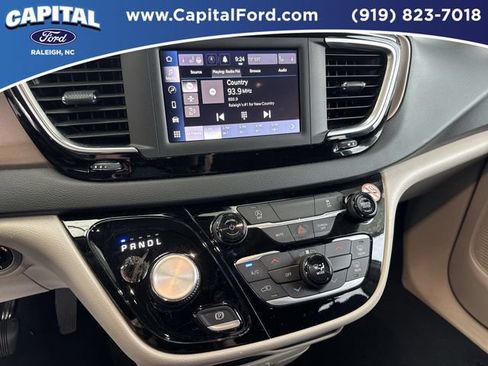 Used 2023 Chrysler Voyager LX FWD image 25