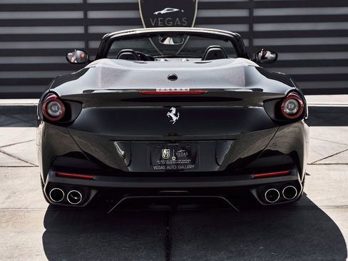 Used 2020 Ferrari Portofino RWD image 22