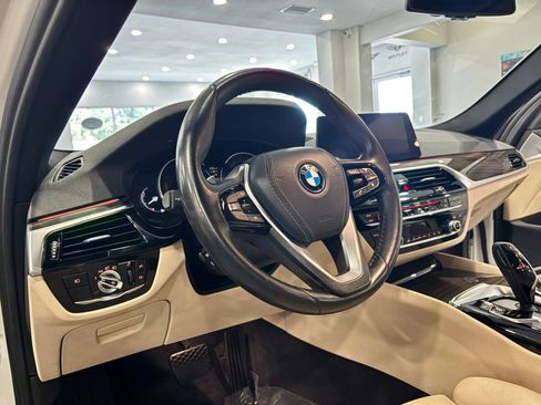 Used 2018 BMW 530i RWD image 9
