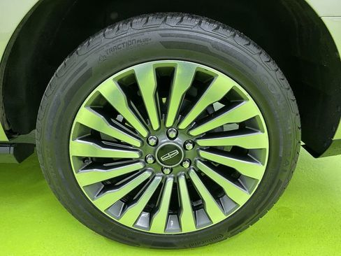 Used 2018 Lincoln Navigator Reserve w/ Technology Package image 15