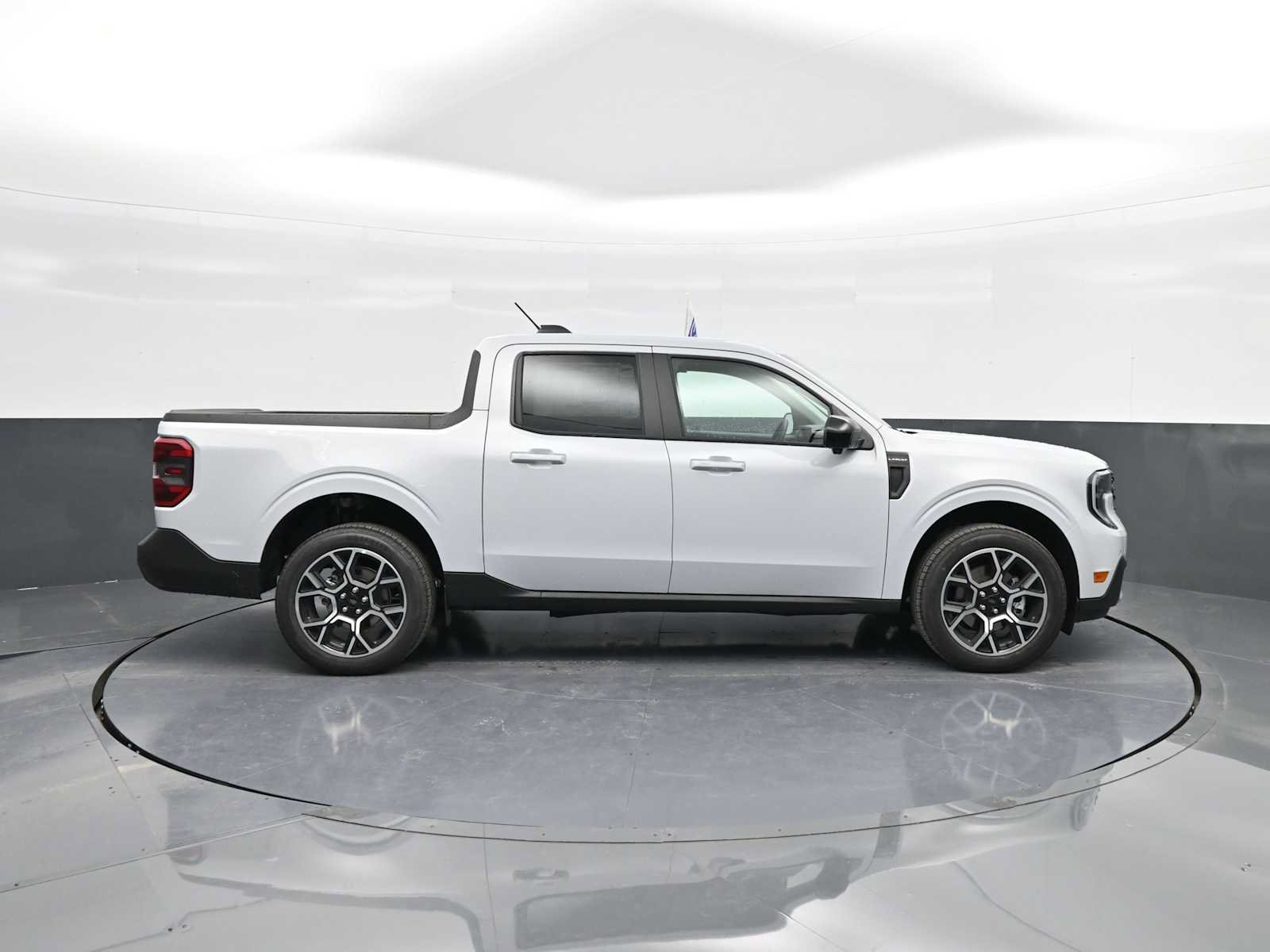 Used 2025 Ford Maverick Lariat w/ 4K Tow Package AWD/4WD image 9