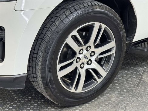 Used 2024 Ford Expedition Max XLT image 9