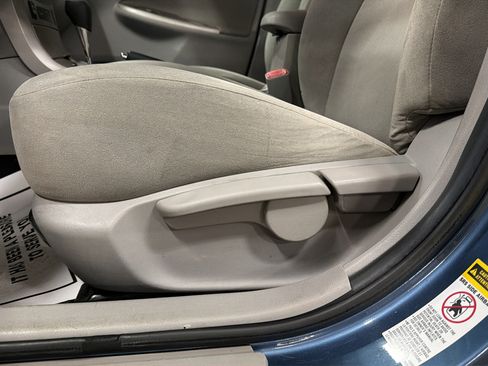 Used 2012 Toyota Corolla LE FWD image 26