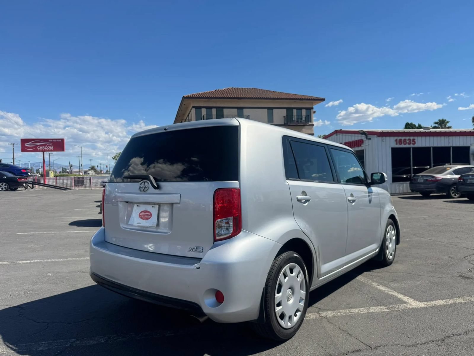 Used 2015 Scion xB FWD image 9