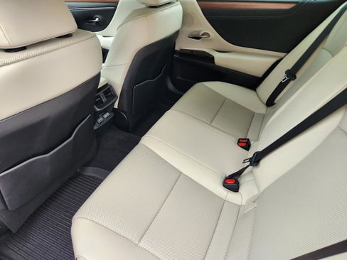 Used 2025 Lexus ES 350 w/ Premium Package image 29