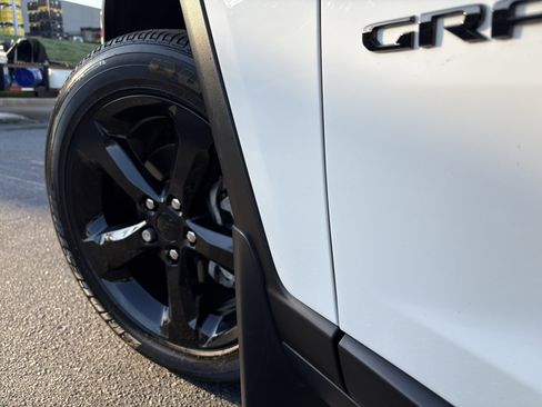 Certified 2025 Jeep Grand Cherokee Altitude image 12