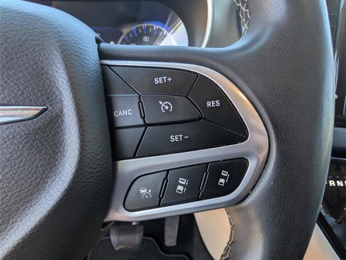 Used 2022 Chrysler Pacifica Touring-L image 23