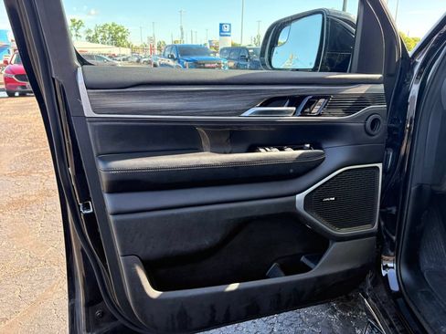 Used 2024 Jeep Wagoneer L Series II w/ Flexible Seating Group AWD/4WD image 14