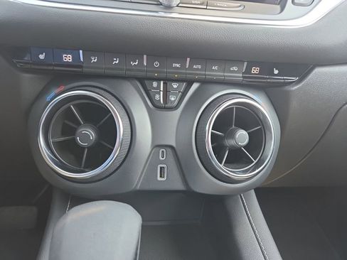Used 2025 Chevrolet Blazer LT FWD image 23