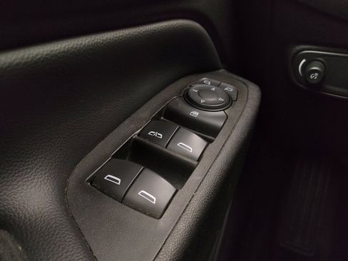 Used 2020 Chevrolet Equinox Premier FWD image 27