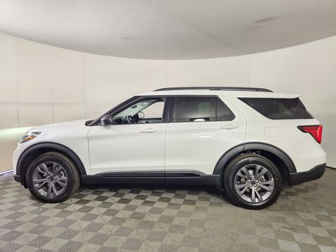 New 2026 Ford Explorer Active w/ Active Comfort Package image 4